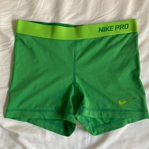 Nike Pros Green